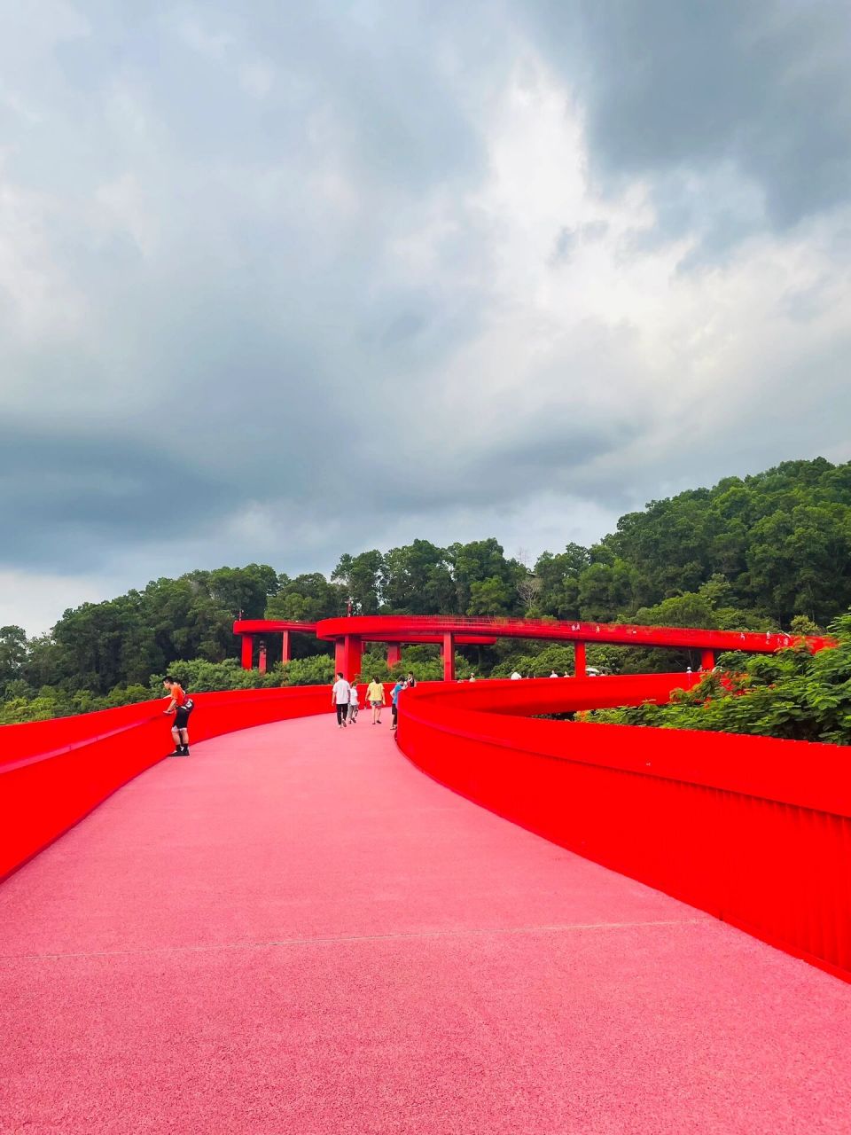 深圳光明虹桥公园风景太美啦!     光明虹桥,深圳红飘带,风景太美啦!