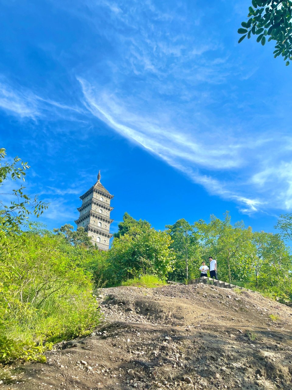 周末一人行,天台赤城山 天台赤城山又称烧山,为丹霞地貌,是水成岩剥蚀