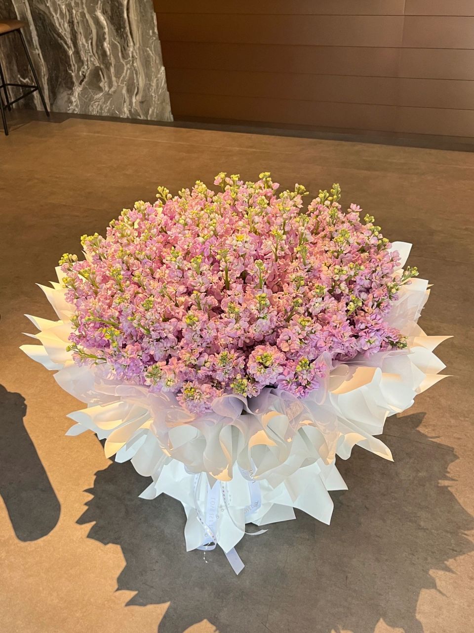 99朵巨型花束 紫罗兰 这么多紫罗兰真的太美了!美到窒息的感觉.