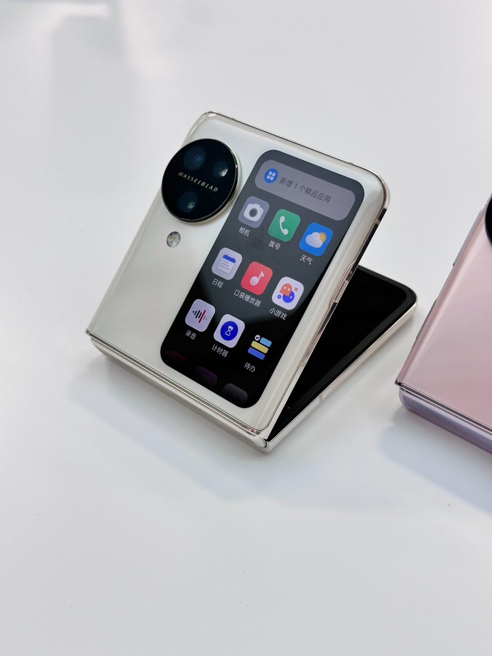 新一代oppo小折叠发布 oppo find n3 filp 三个颜色实拍,金色和粉色