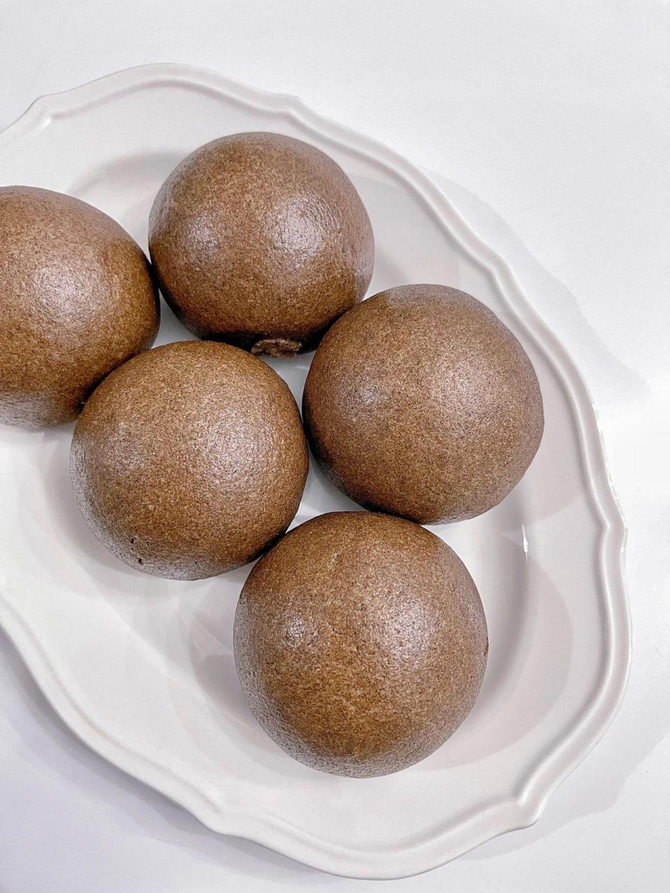 荞麦馒头做法|减脂期主食 准备食材: 166荞麦面粉300g(8个馒头) 2