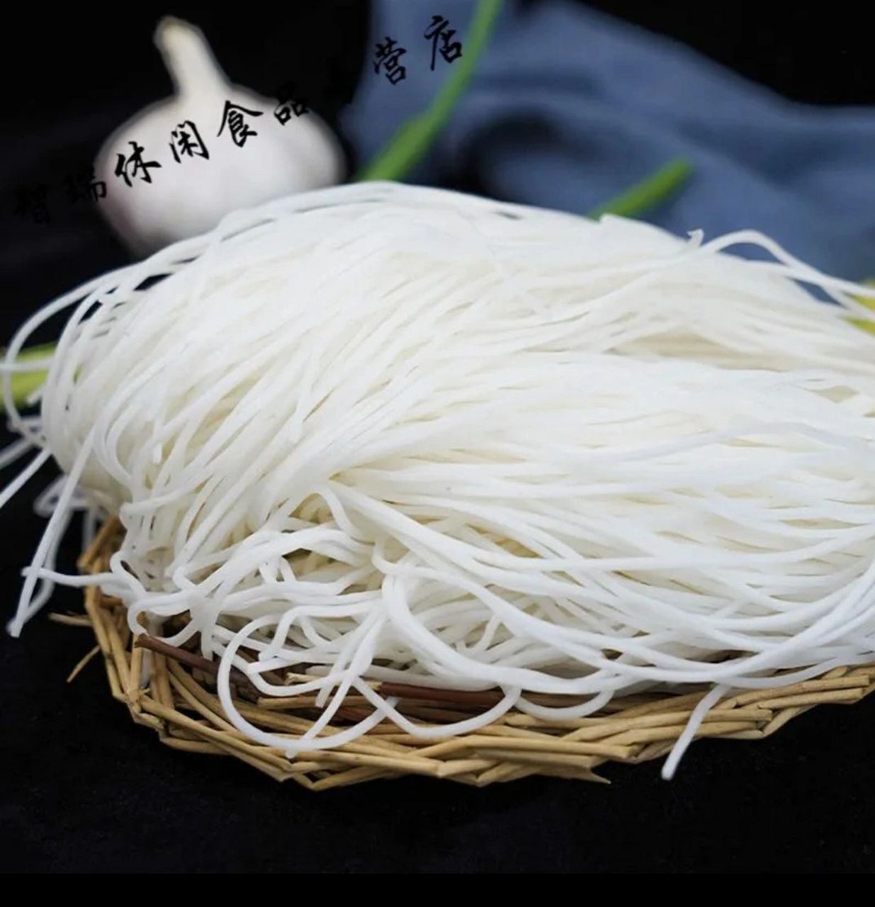 腾冲饵丝做法不同 ,口味也随之不同 . 饵丝的做法有以下几种 1.