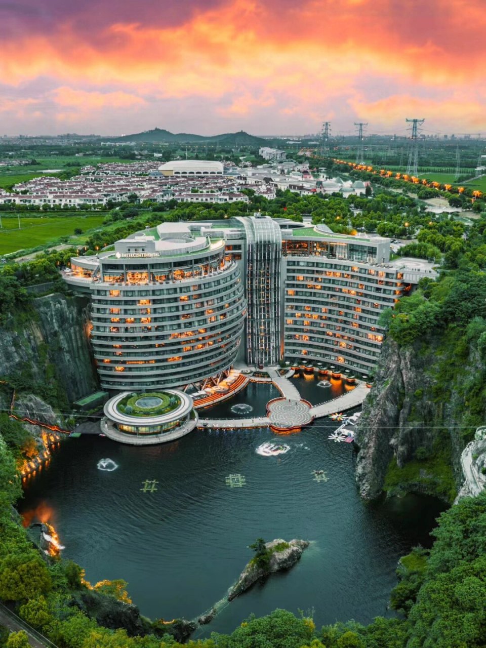 地理奇观-上海深坑酒店 上海佘山世茂洲际酒店 旅游打卡圣地,可以说是