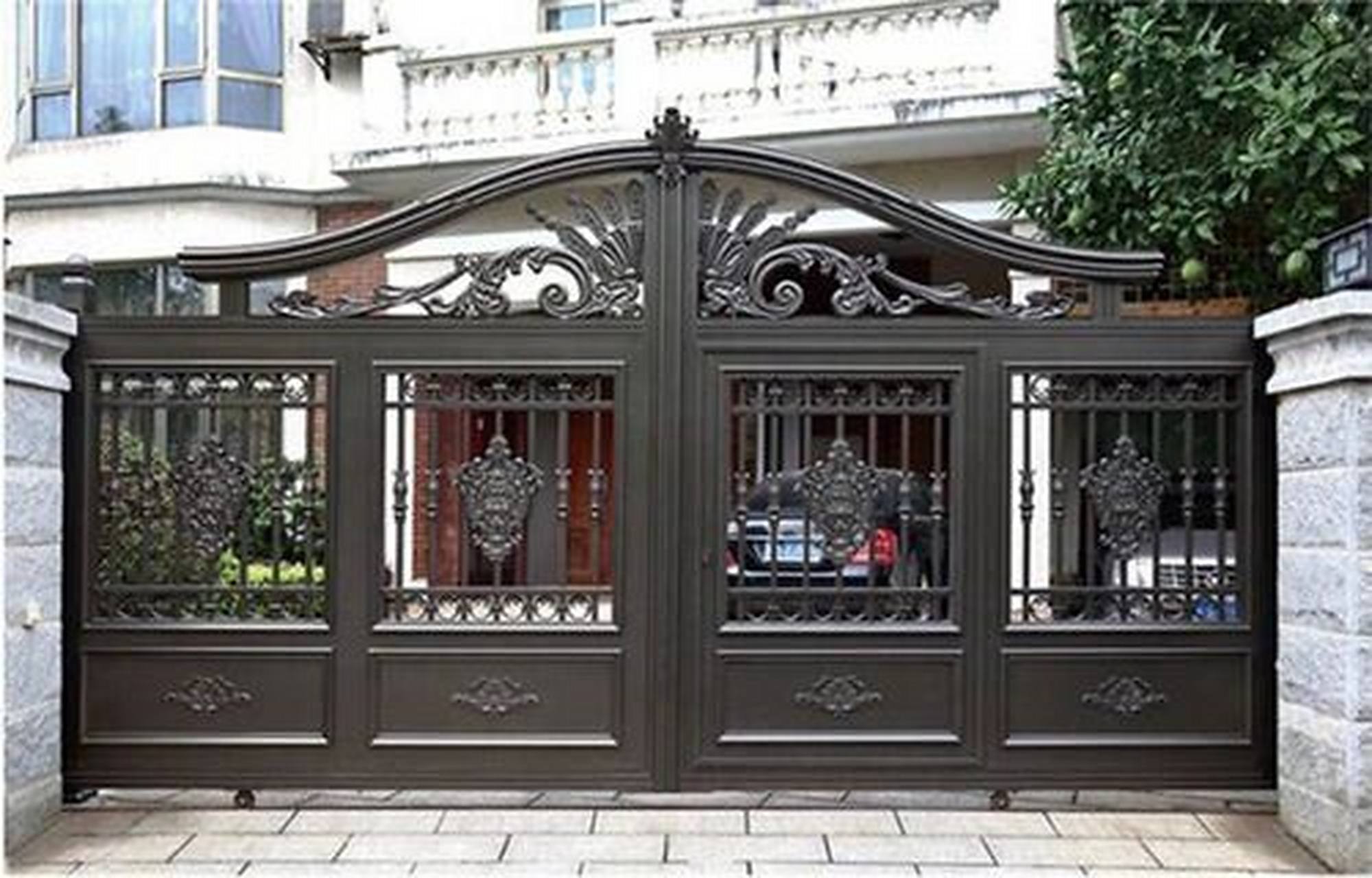 铝合金大门的安全性怎么样? 铝艺大门的安全性高.