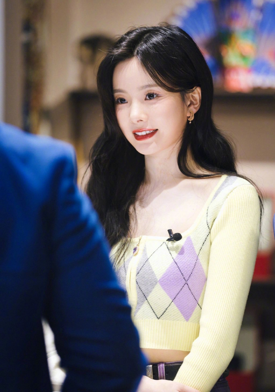 陈卓璇王勉野挺有趣录制路透##陈卓璇王勉现身南京高校录节目#网釉谮