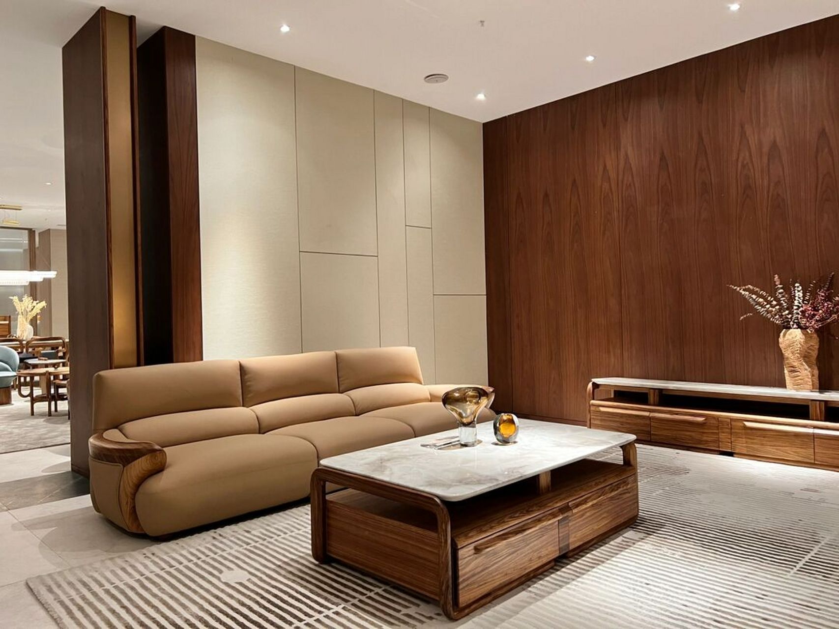 汉莎乌金木沙发 买家具就像娶老婆, 你要材质好(身材好), 款式好(长的