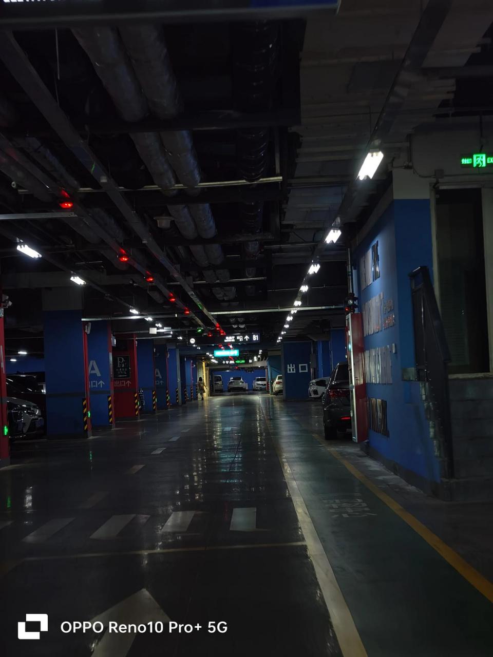 今天去商场,从地下停车场坐电梯上去,发现有b1,b2和lg,b1和b2好棱解