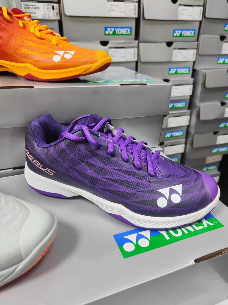尤尼克斯yonex超轻5代羽毛球鞋 yy羽毛球鞋 鞋子超轻,抓地力超级好的