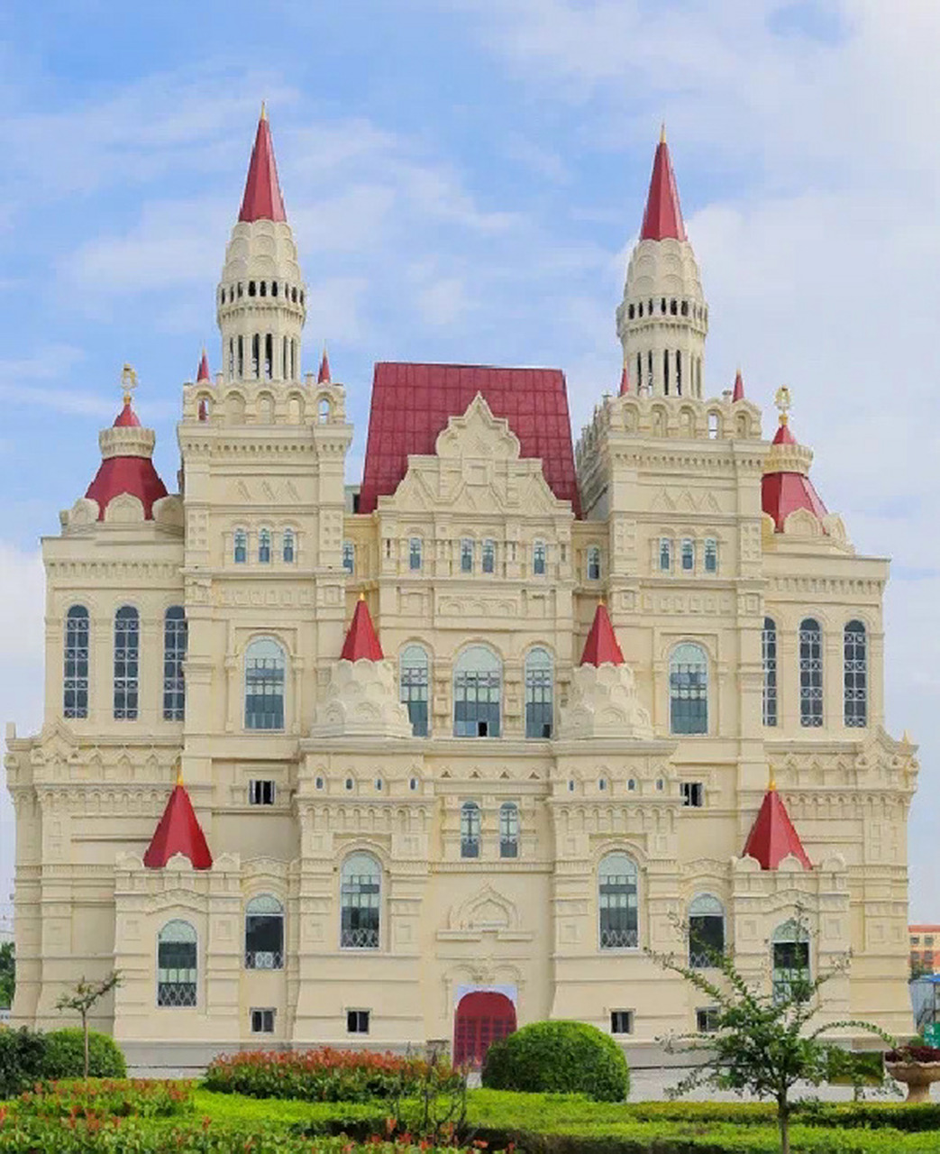 郑州西亚斯中等专业学校 郑州西亚斯中等专业学校是2008年经郑州市