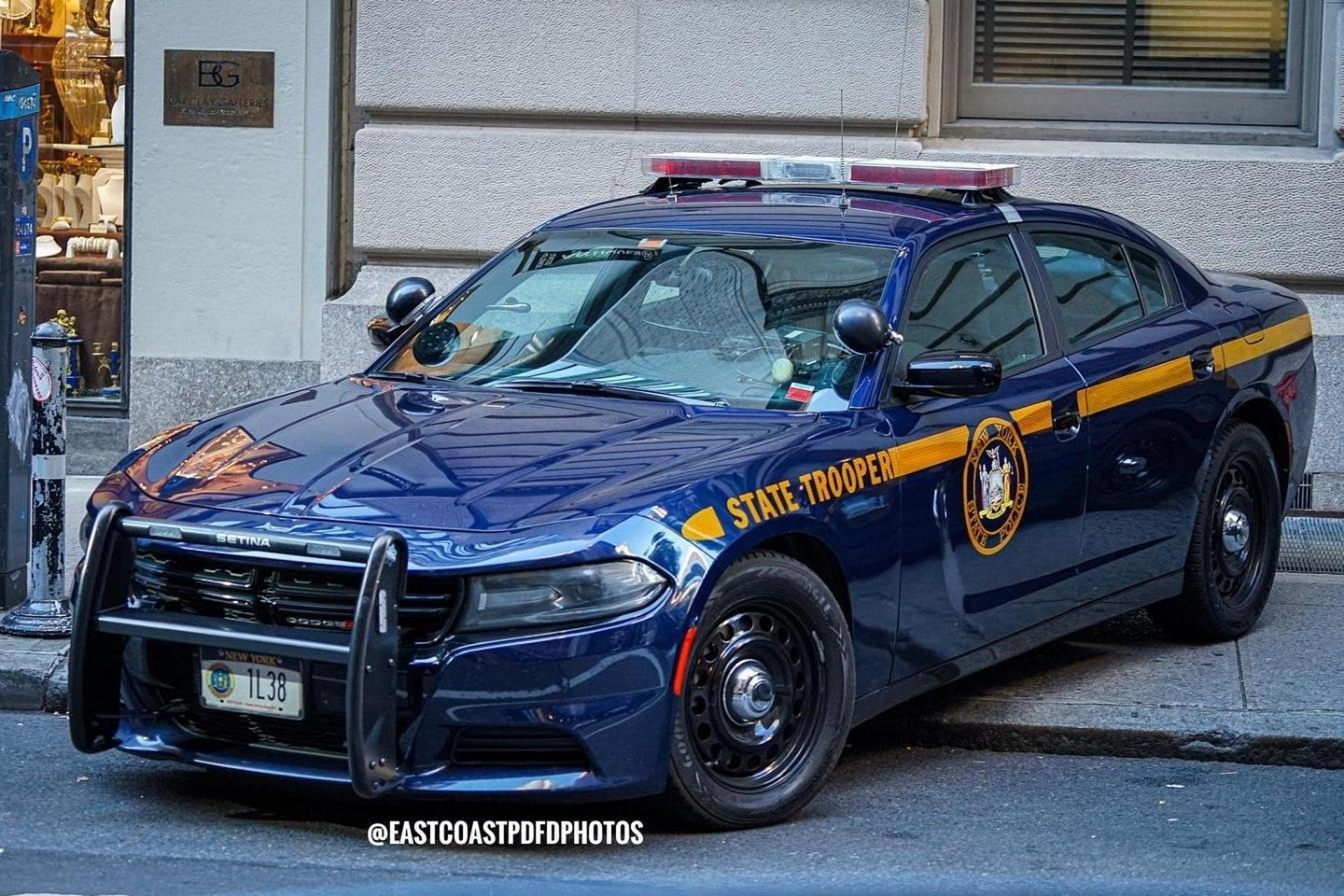 【nysp】纽约州州警 道奇战马警车模型.1:64绿光nysp道奇战马警车模型
