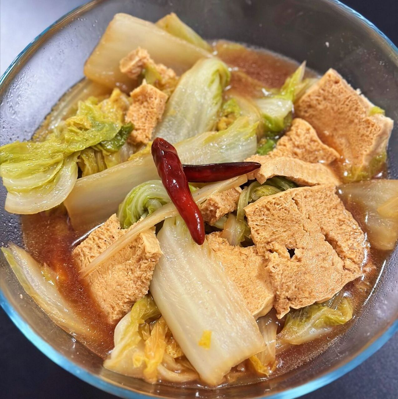 9297食谱分享|白菜炖豆腐 步骤: 16615冻豆腐解冻后切片/切块