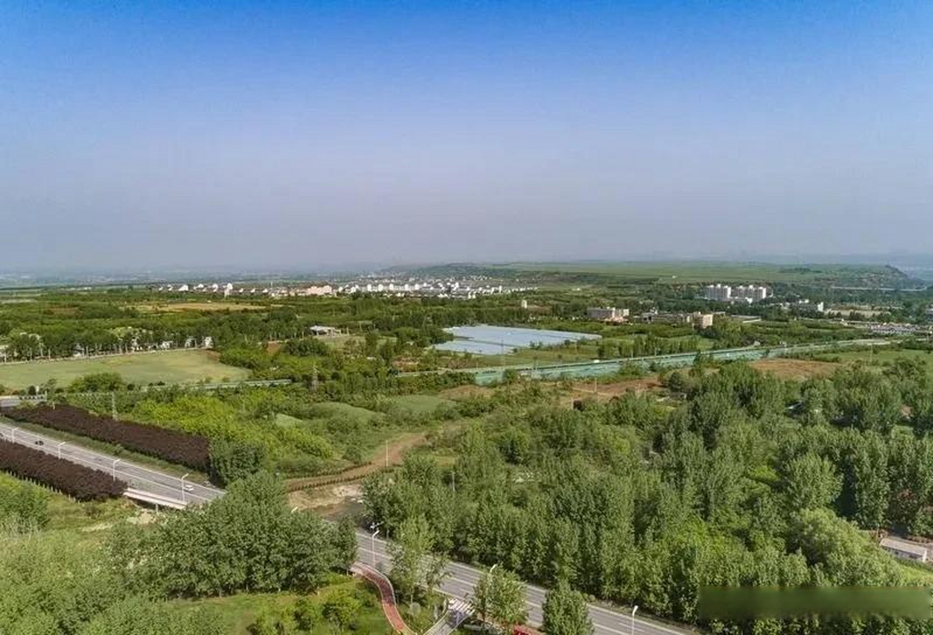 俯瞰西安太乙驿 美景尽收眼底 4月25日,西安的天气晴朗明媚,从高空