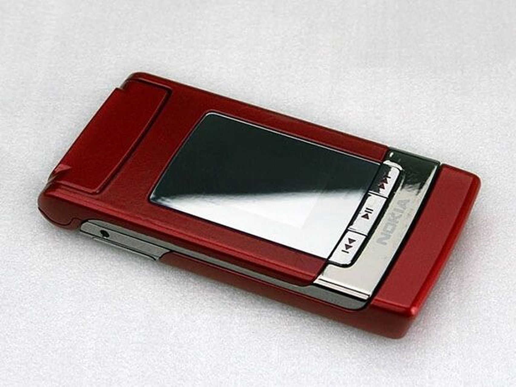 诺基亚n76 时至今日,这是我最喜欢的一款手机 	 08年买的好像  爸爸花