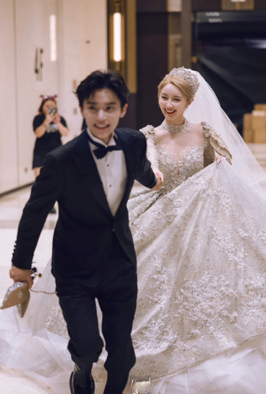 第一次见男明星还要挑角度才帅,那丁禹兮这和抖音上很火的素人唐梓有