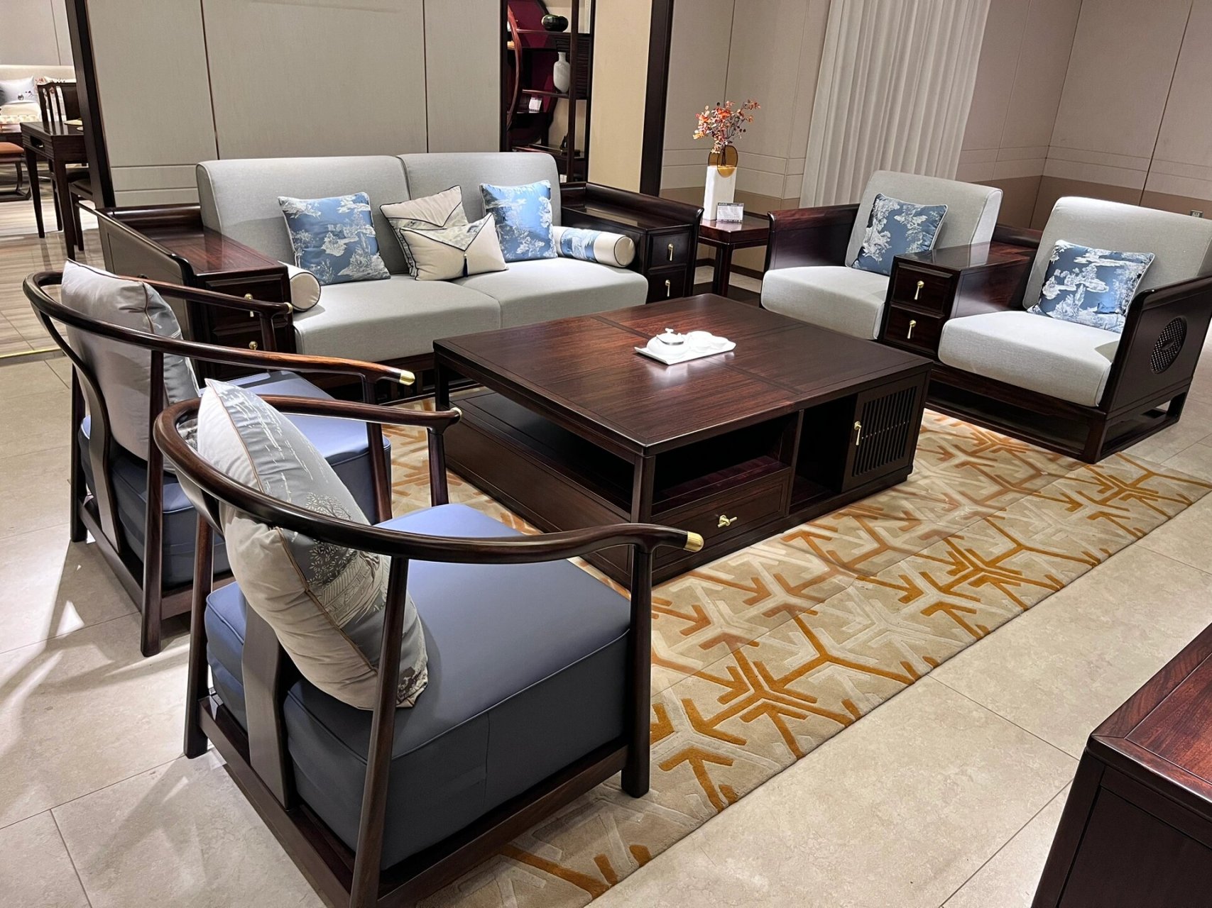 盛邦华悦-新中式沙发 99新中式沙发,让你感受传统与现代的完美交融.