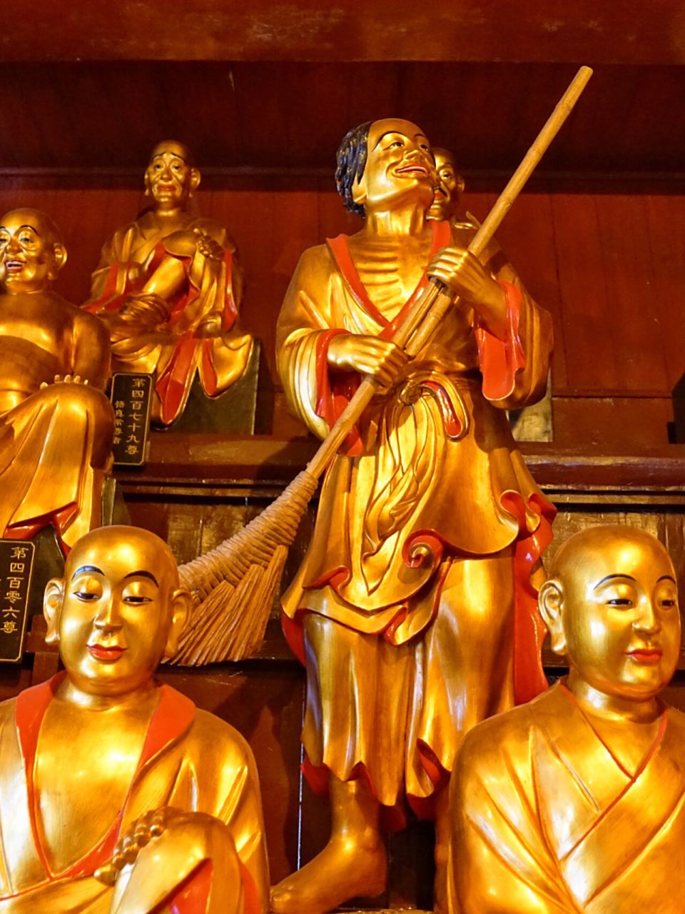 九华山百岁宫五百罗汉堂,让你眼前一"亮" 五百罗汉堂国内很多寺院中都