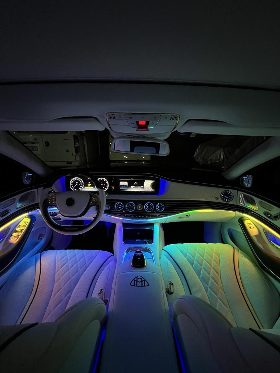 成都奔驰迈巴赫内饰高订案例.