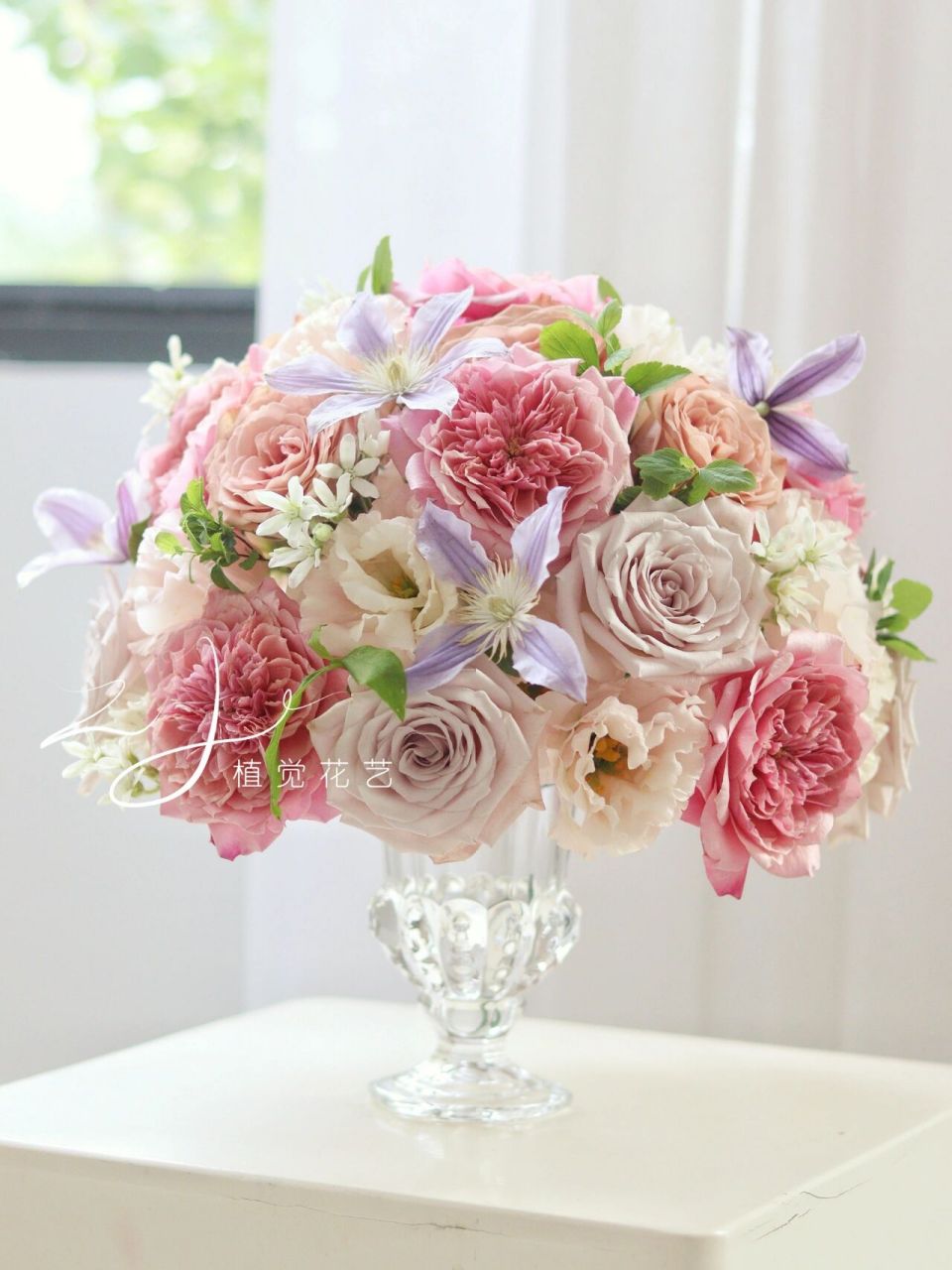 98 半球形桌花又称"毕德迈尔花型",是花艺师入门必学的基础花型