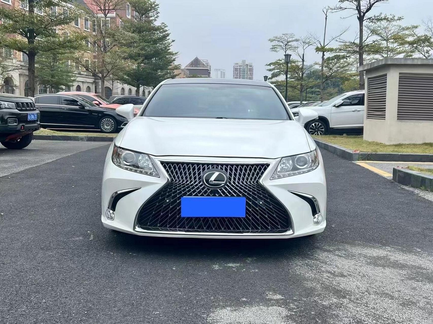 13款13年雷克萨斯es250限量版 配置丰富 座椅通风 加热 双天窗  翻