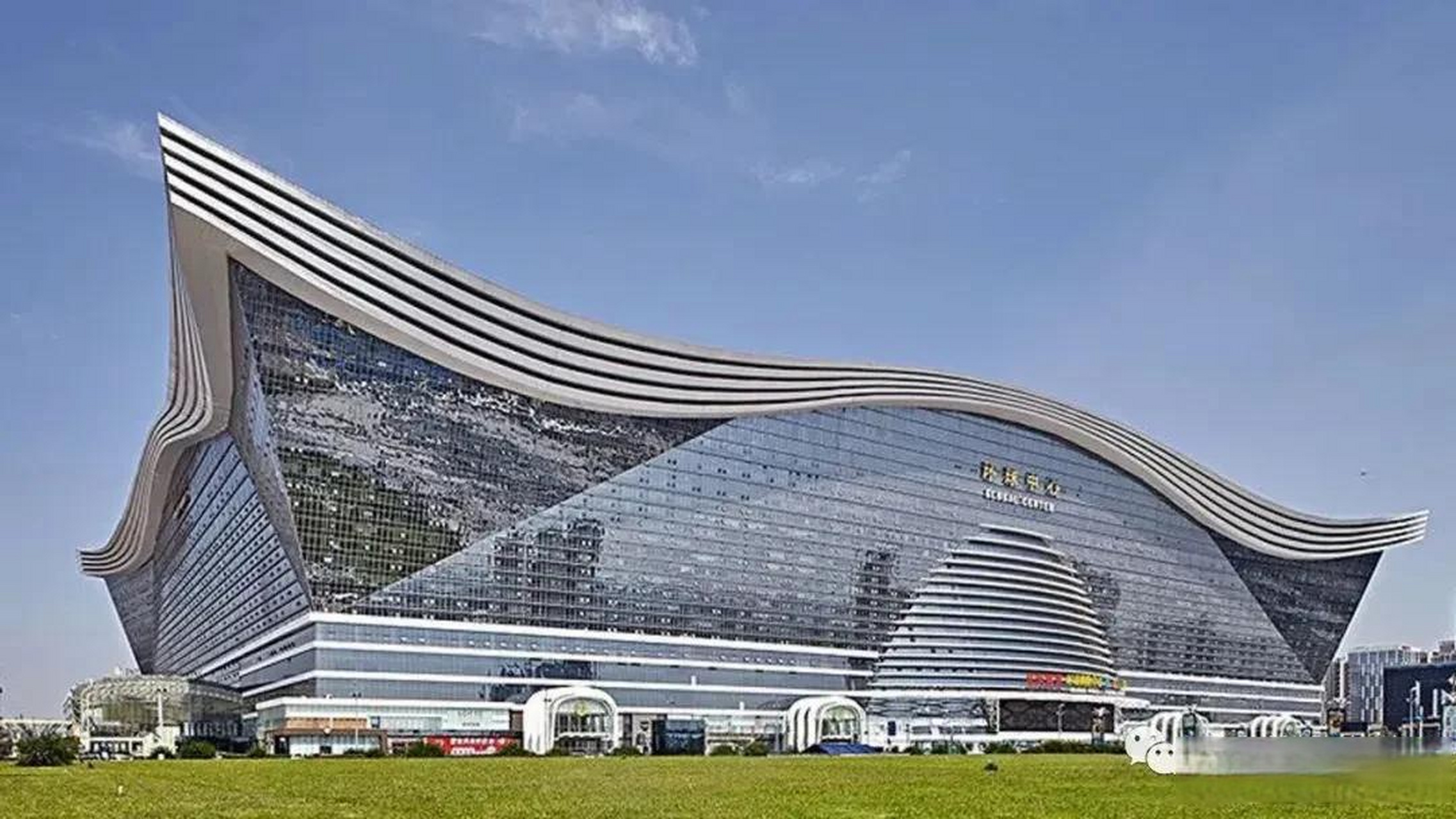 棺材大楼 ——丑楼之二 作者/陈先义  在中国,恐怕谁都知道,这个怪异