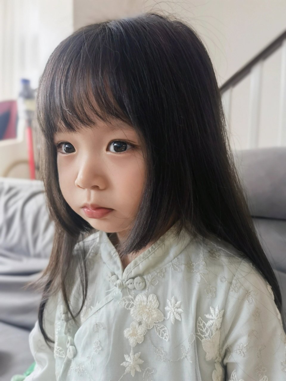 儿童剪发发型——公主切 女鹅快三岁了,有两年没剪头发了,今天带她去