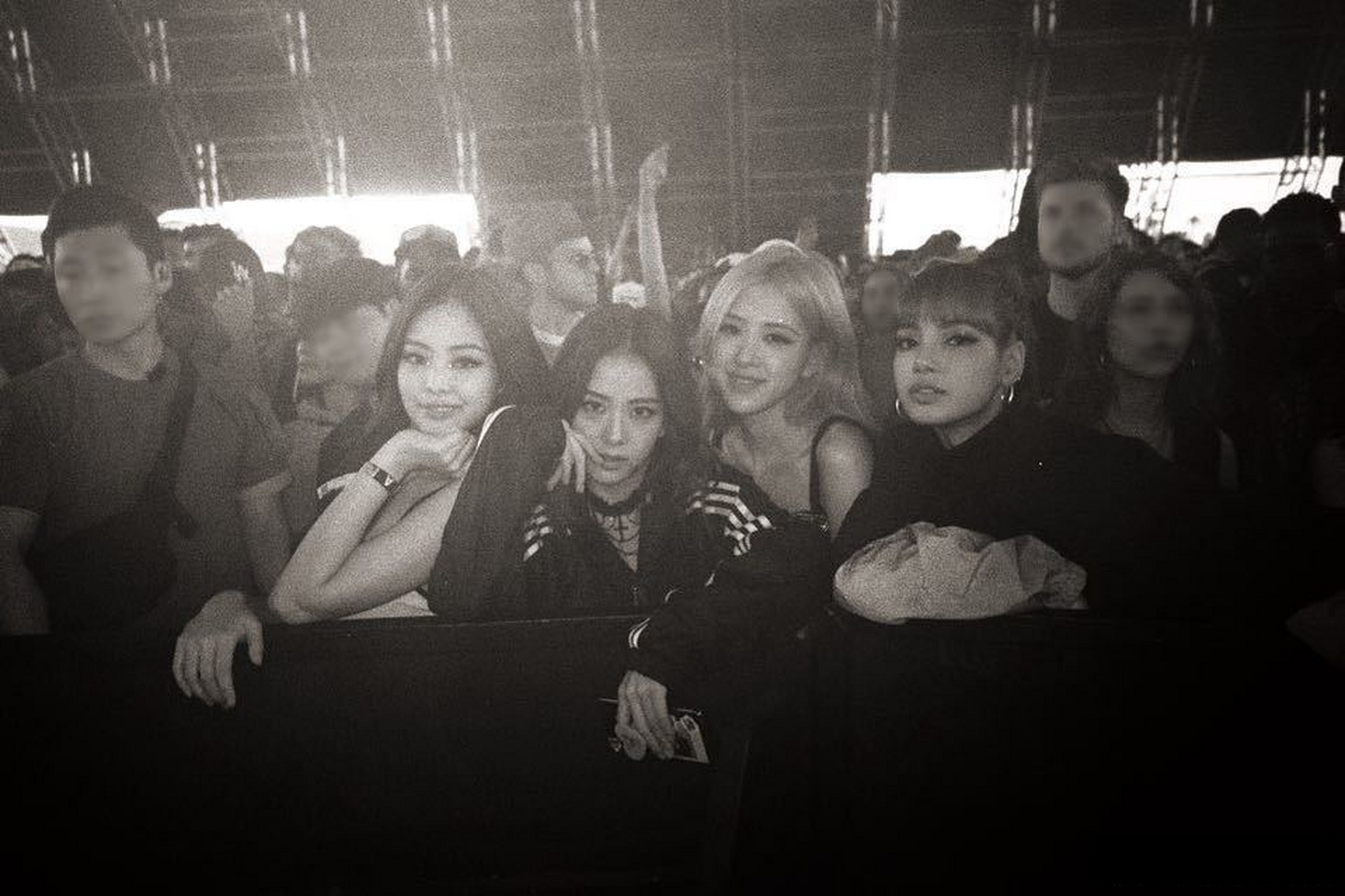 lisa晒blackpink科切拉彩排照#二登科切拉期待这次科切拉的舞台,享受