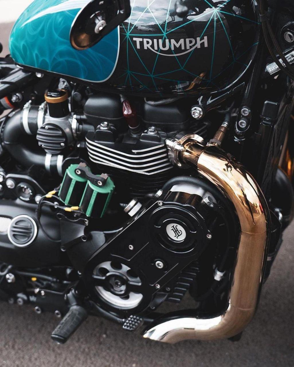 triumph bobber#凯旋bobber #改装机车 #机车 #复古摩托 #机车摄影