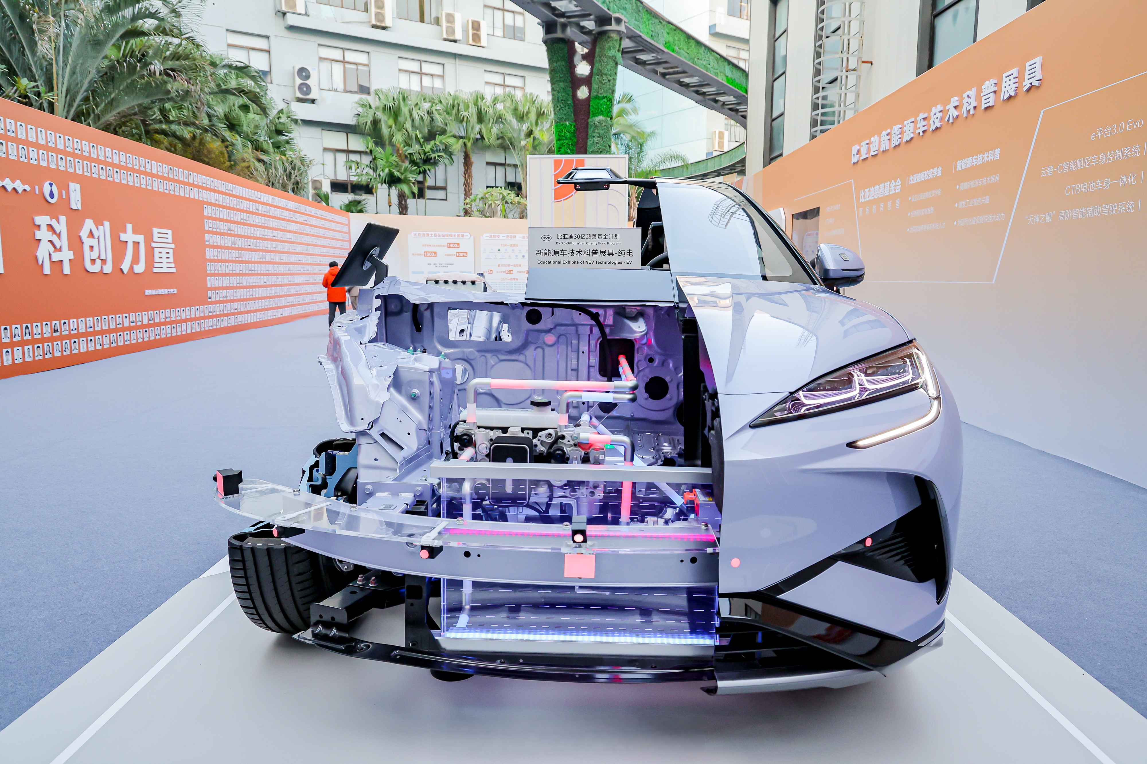 并且,比亚迪向北京汽车博物馆,深圳博物馆等首批28所