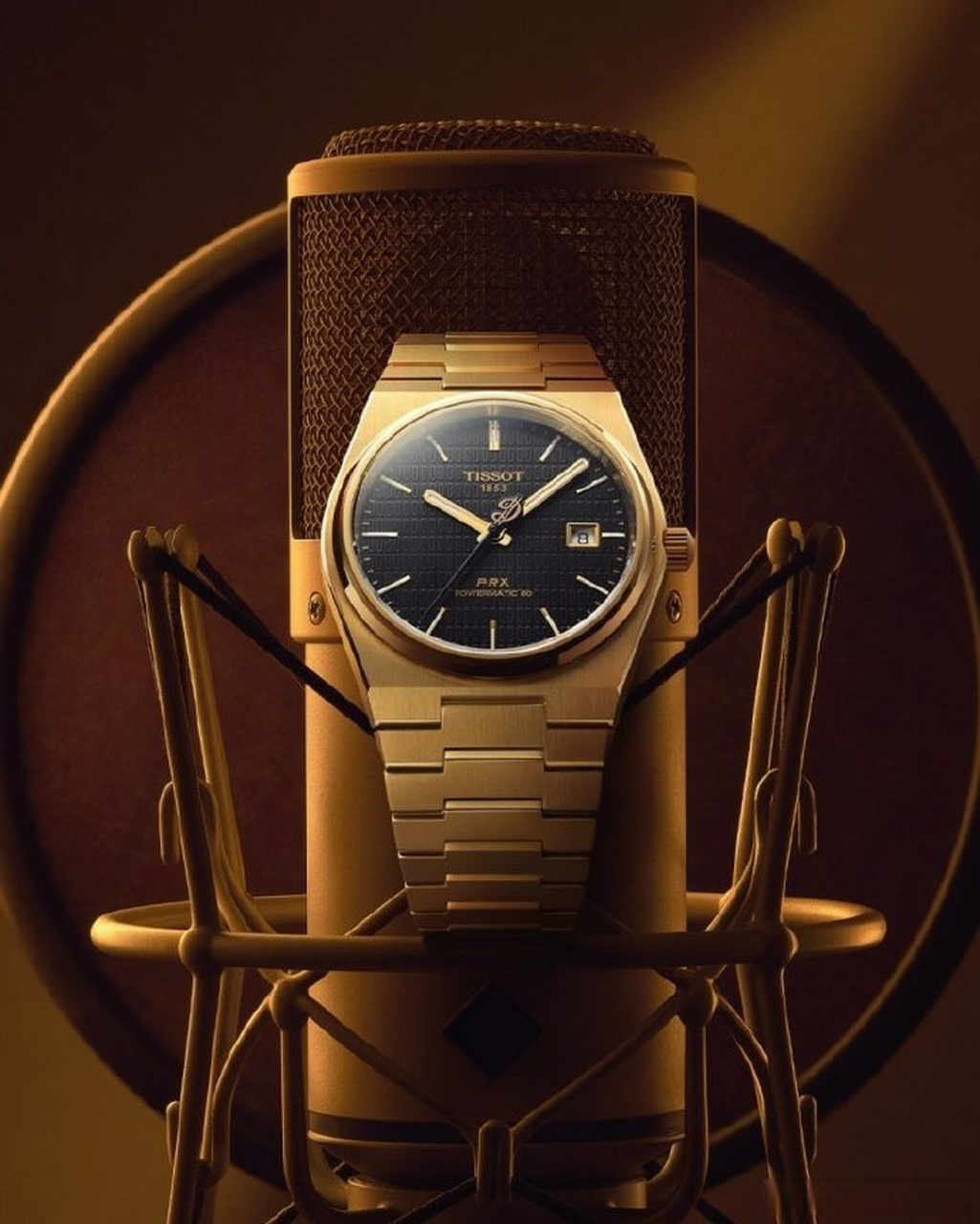 利拉德发布个人签名表#  利拉德今日在个人推特宣布,他的第一块代言