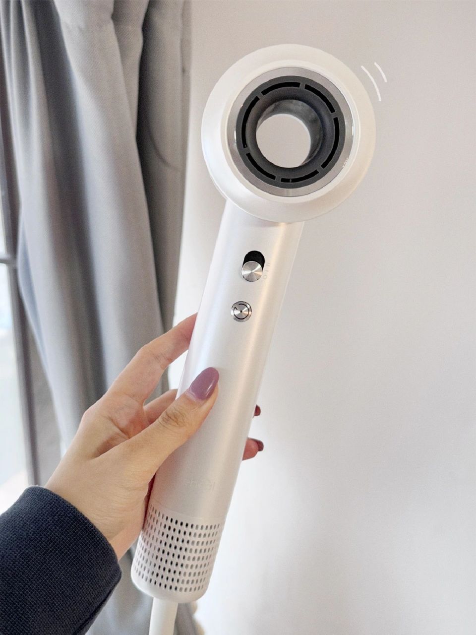 科西吹风机的真实使用感受 ●价格:橙色软件到手298 ●风速:一共两档