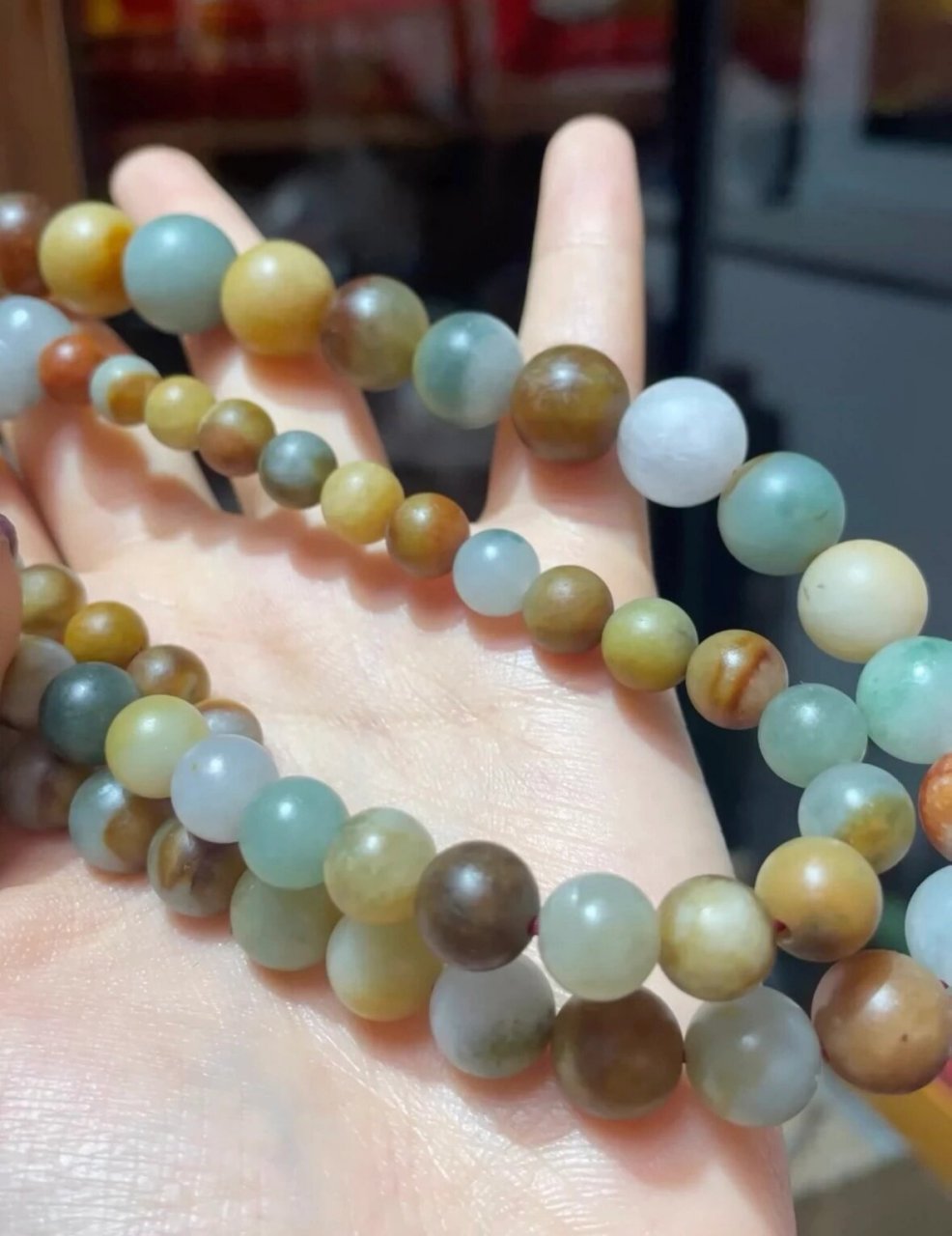 腾冲自古以来就是重要的翡翠集散地,拥有悠久的翡翠加工历史,腾冲老料