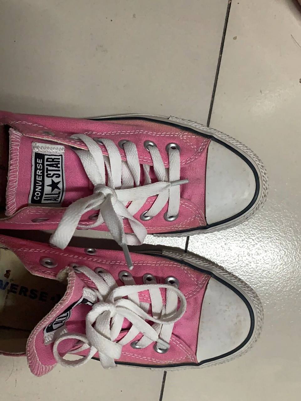 光脚穿匡威真的会把鞋子穿臭 jiojio超级爱出汗,又喜欢光脚穿鞋的放松