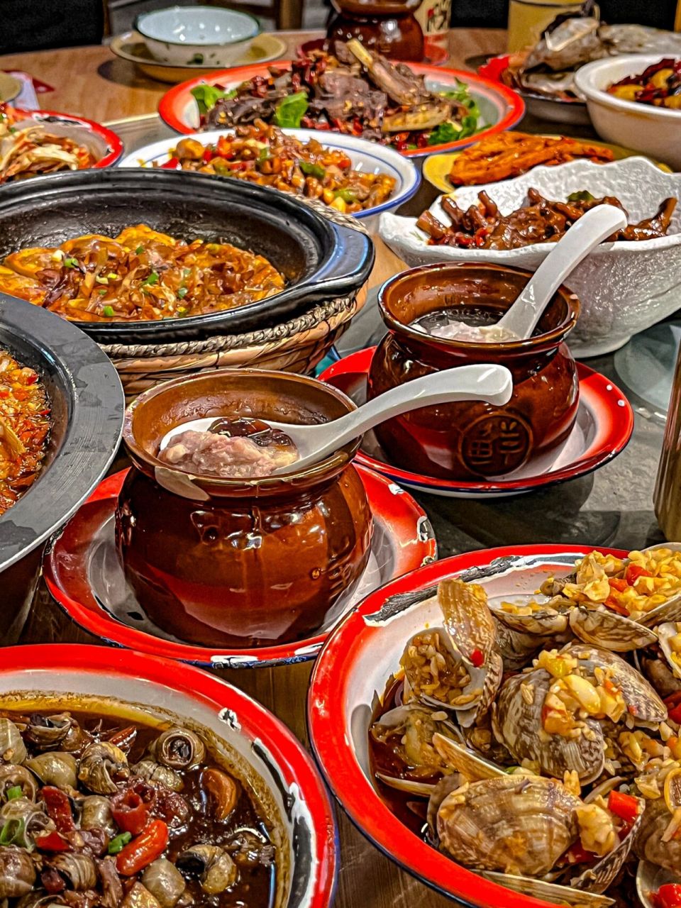 南昌特色小吃最多的赣菜馆白糖糕瓦罐汤绝了 南昌数一数二的爆辣赣
