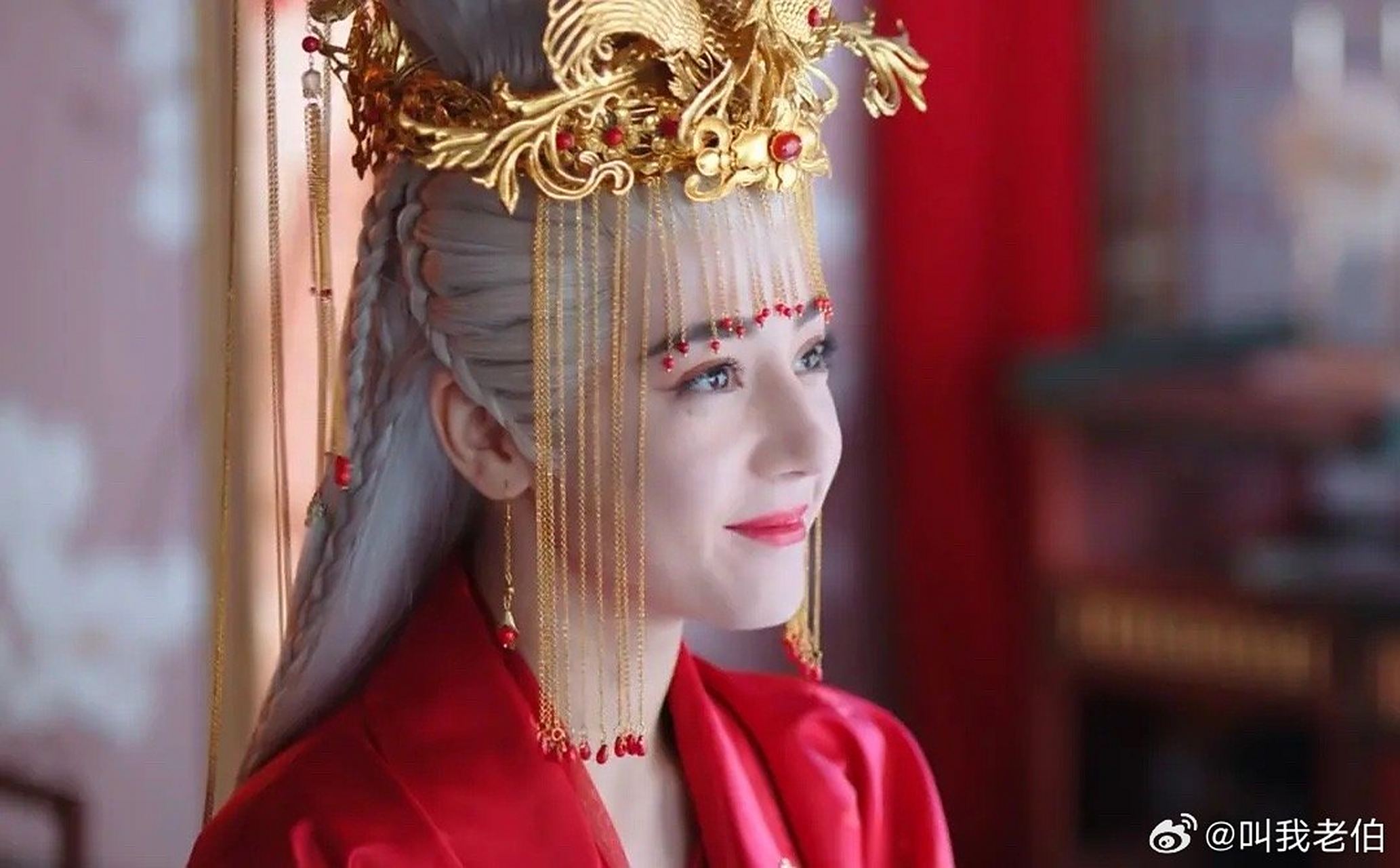 迪丽热巴能不能放弃古装,没见过这么难看的嫁衣造型,天山童姥[思考]