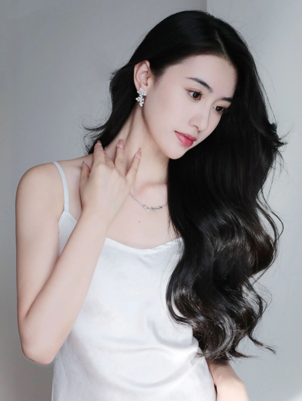 飘逸的头发真的是重中之重了9999 基本没有留过短发,长发好看但