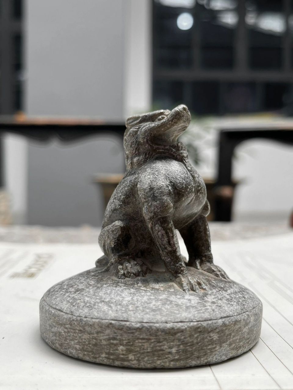 唐代豹斑石拍卖纪录 仔细看这块石头他的特点比较明显这个狮子身上有