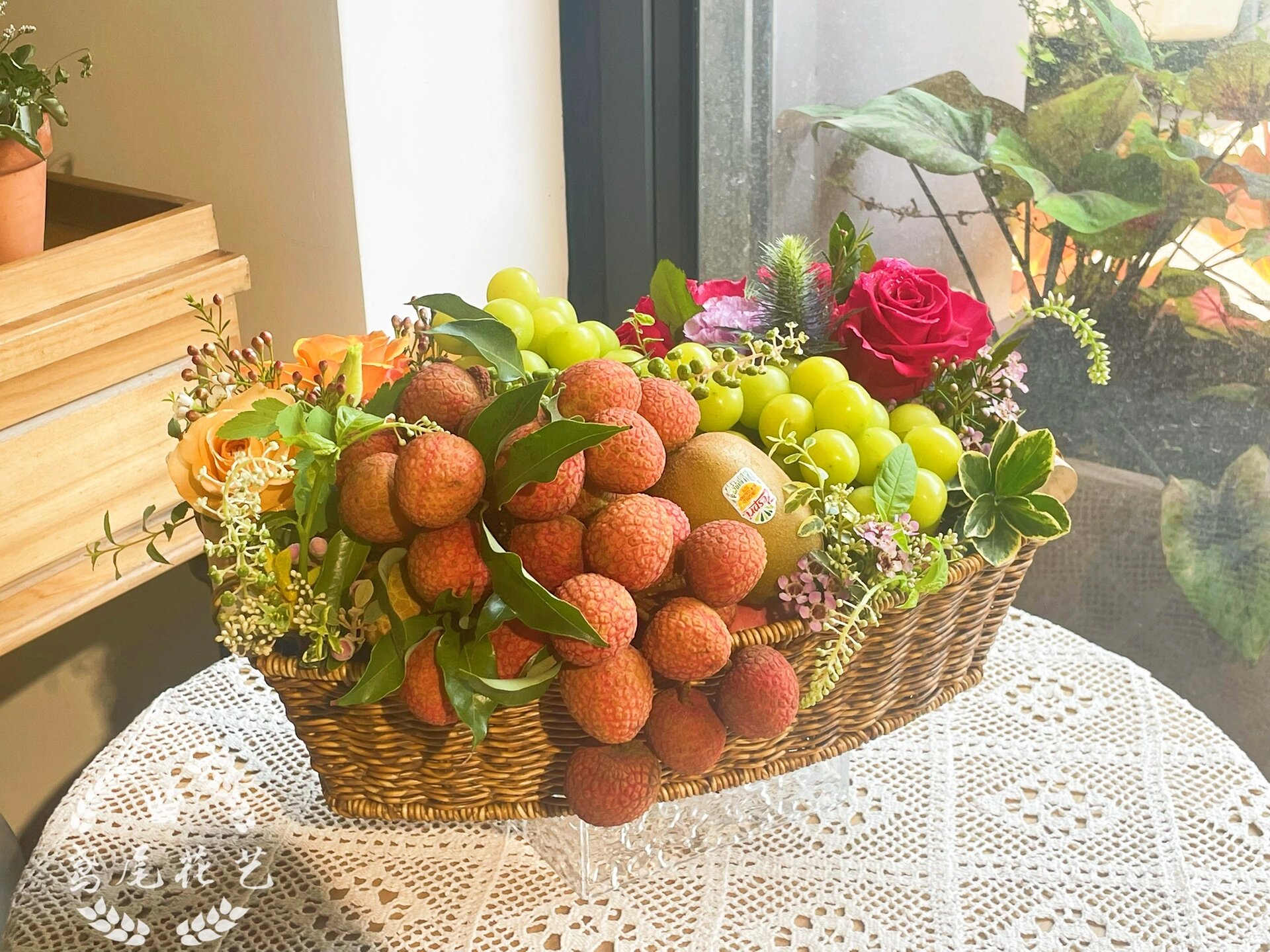 适合乔迁之喜花水果篮 感谢顾客喜欢我们家的青提加荔枝的花水果花篮.