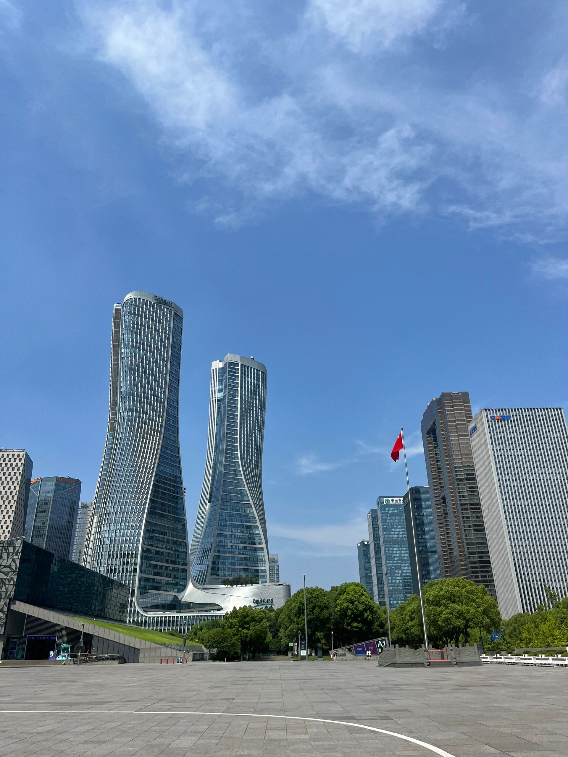 杭州钱江新城 城市阳台 1,开放时间:全年免费开放 2,地址:杭州市上城