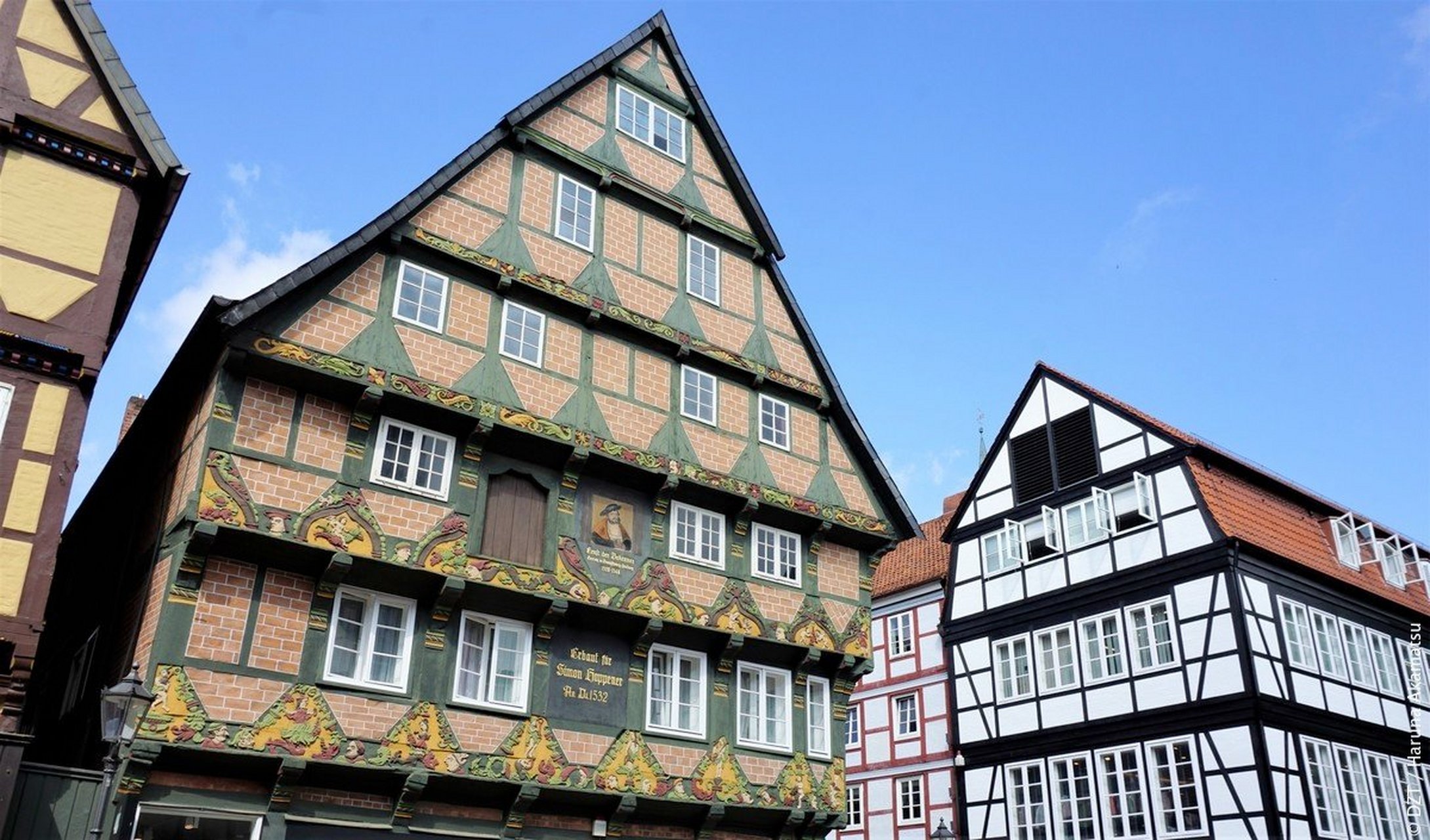 德国北部小城策勒(celle)是座美丽的桁架建筑小镇,那里汇聚了大量