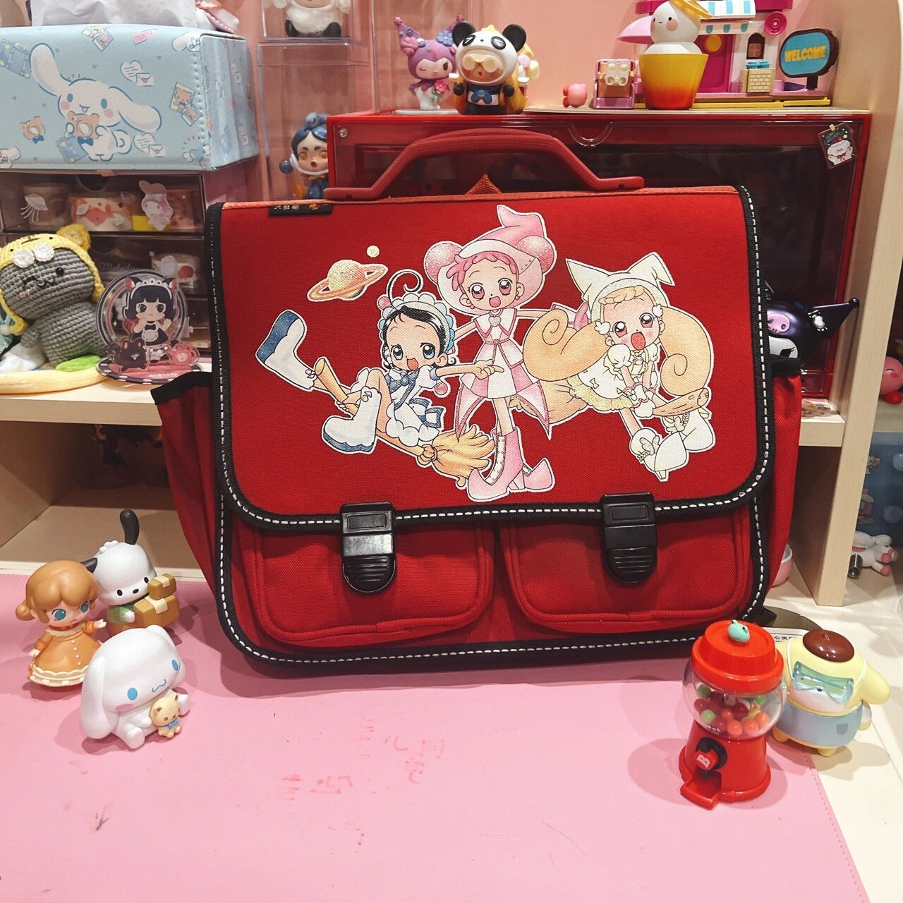 属于90后的回忆|红色书包 小时候家住这家箱包店附近,爸爸每个新学年