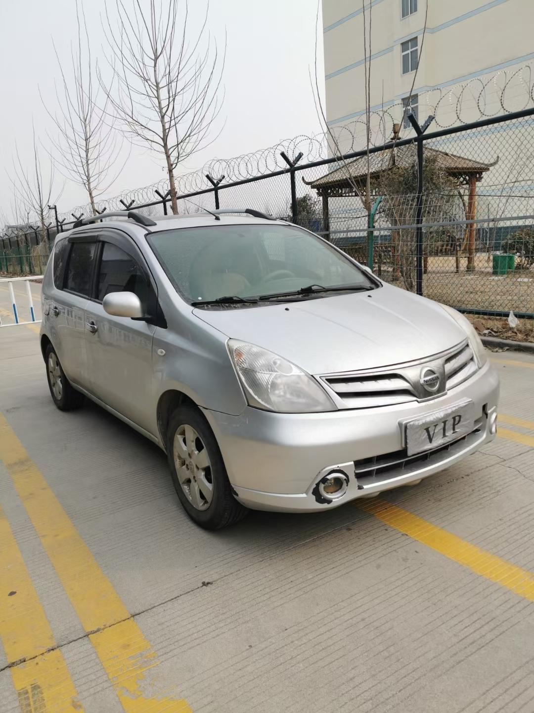 卖14000元  2011年1月   尼桑骊威  手动挡天窗.双气囊.内饰干净整洁.
