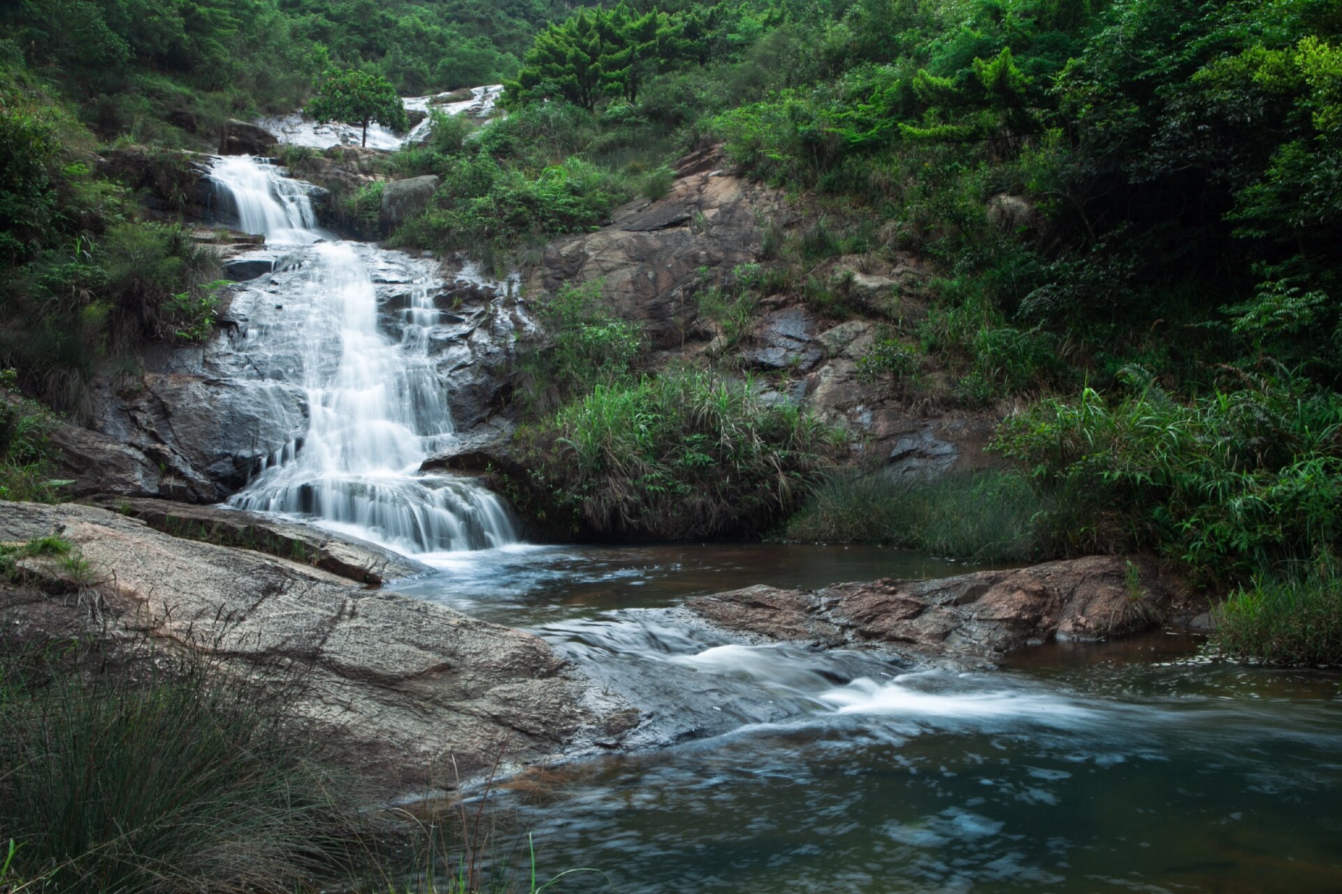 中山水平距离最长瀑布～二门铲上游瀑布 二门铲水库上游瀑布,连接了上