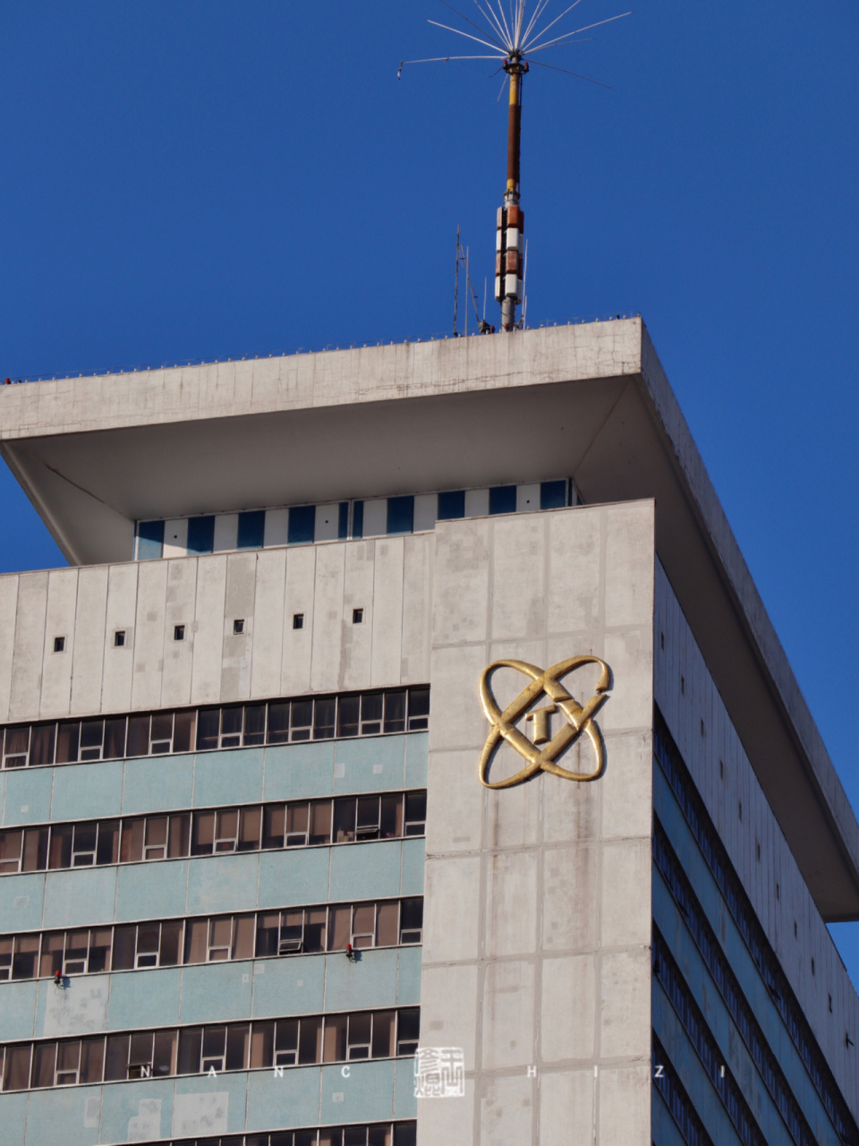 快看,装垫儿台～ 前些天工作日外派去附近看展 路过中央广播电视总台