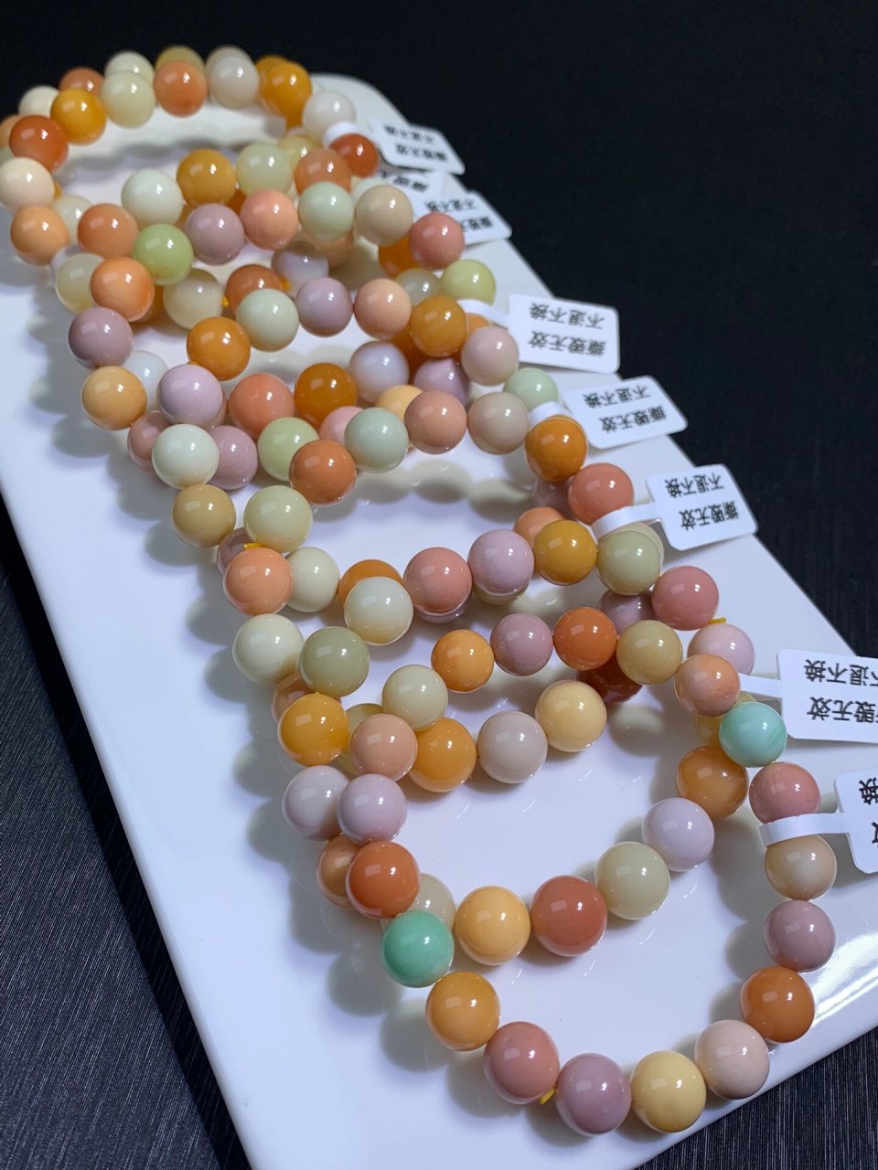 全名缅甸黄玉类 【产地】产自缅甸瓦城-曼德勒山区～ 【成分】石英质