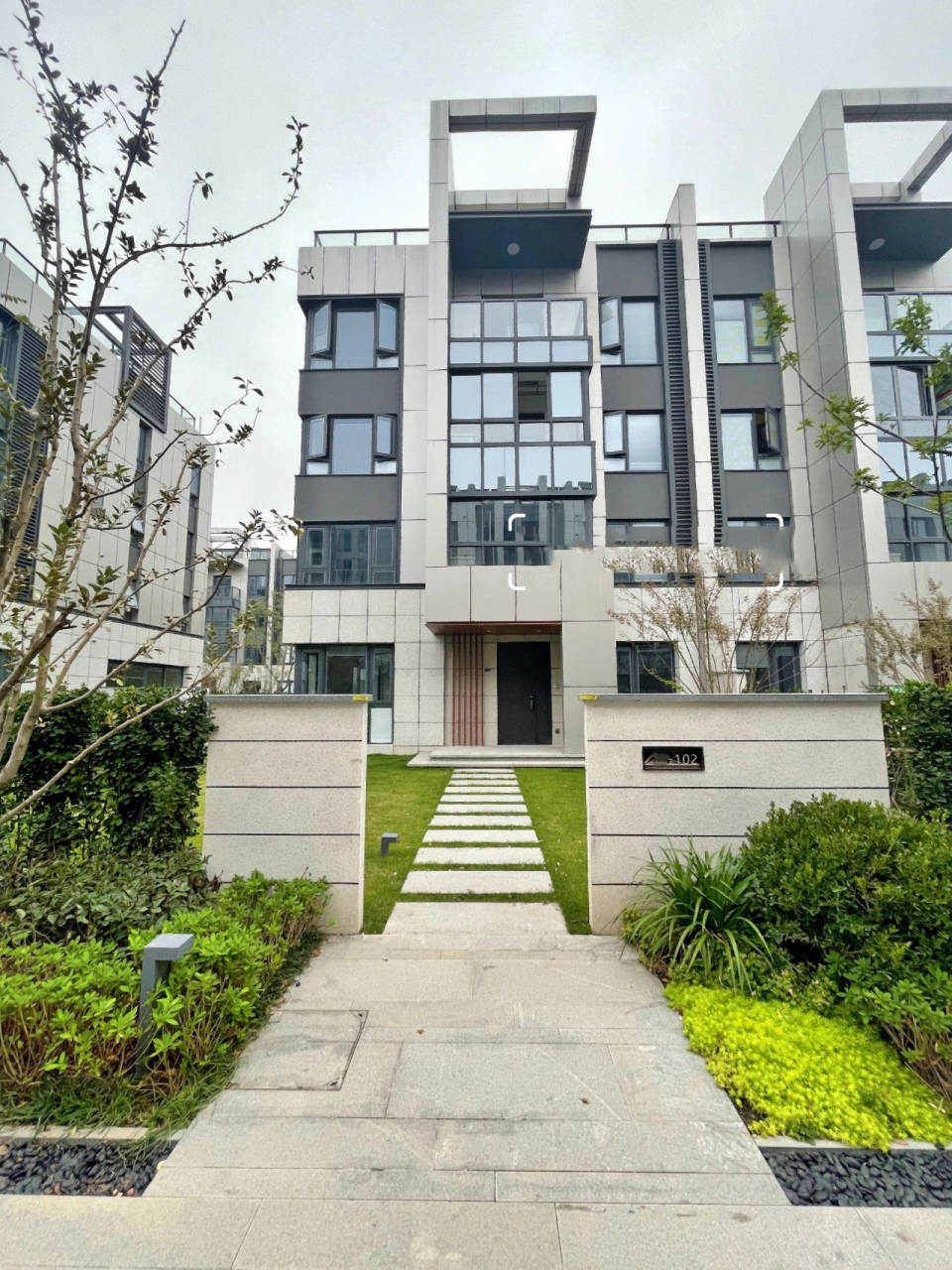 从仁恒江湾天成到仁恒桃源世纪,公园世纪,再到现在的仁恒江湾世纪.