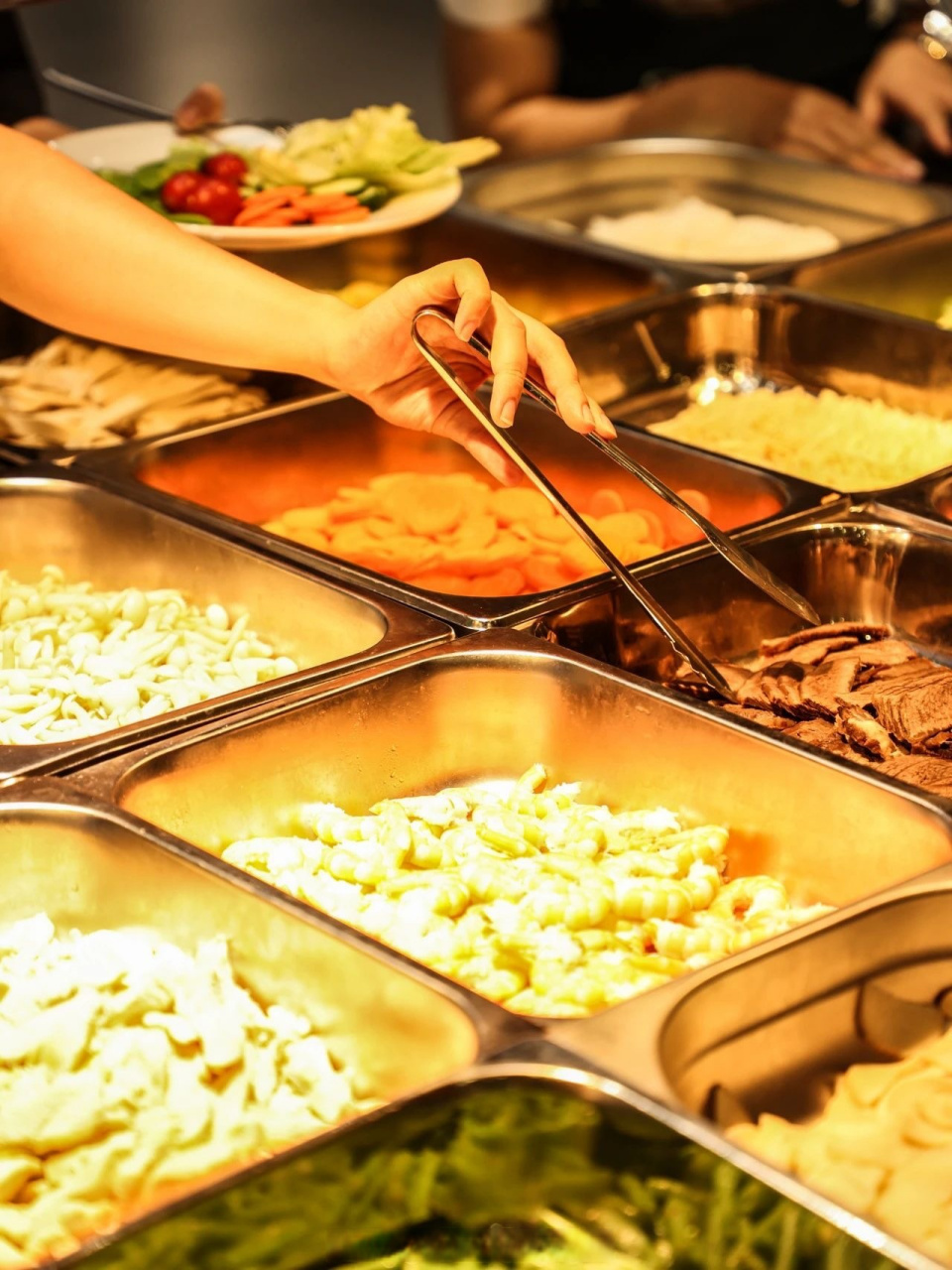 金湖餐厅推出了健康减脂餐,所有食材均以蒸,煮等方法烹饪,低脂肪,低