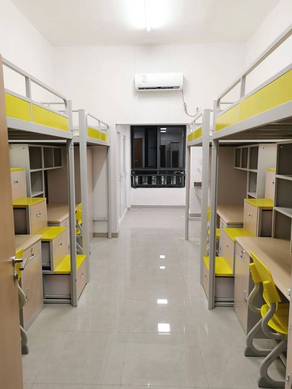 广西民族大学相思湖学院宿舍和校园环境 图1-4是宿舍,全部四人间,上床