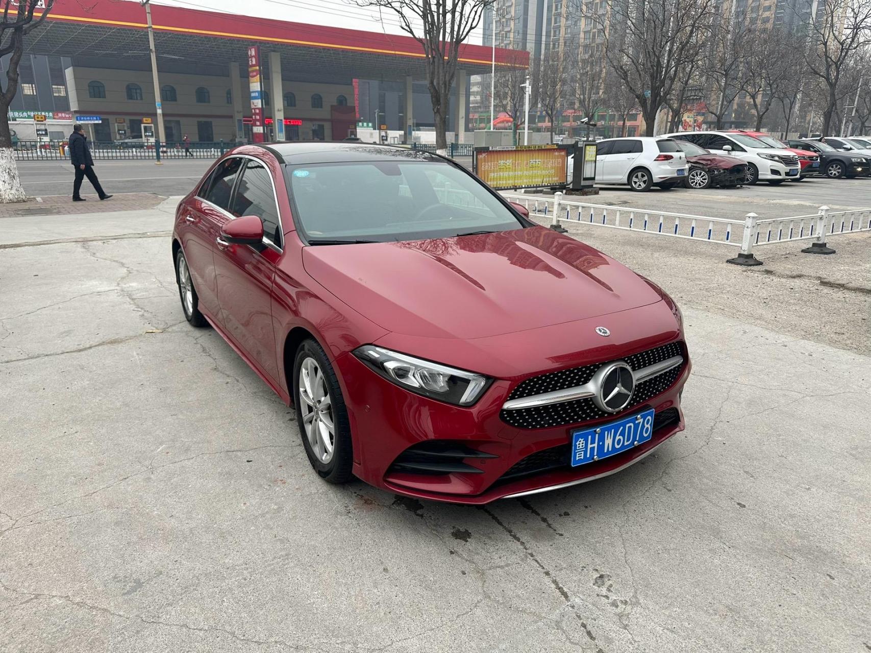 20年奔驰a200,小姐姐一手车,实表3万多公里,配置应有尽有,真皮座椅,多