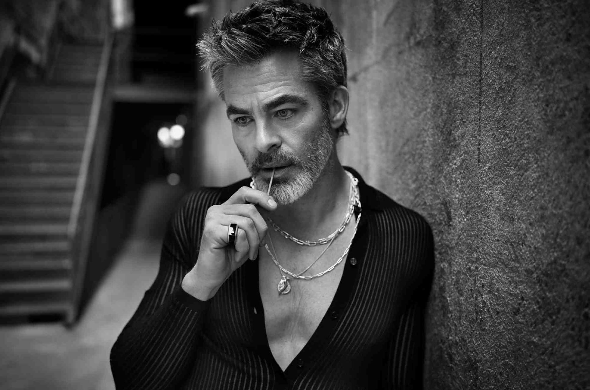 克里斯·派恩为《espuire》杂志拍摄的写真!#美剧风向标##美剧嘉年华#