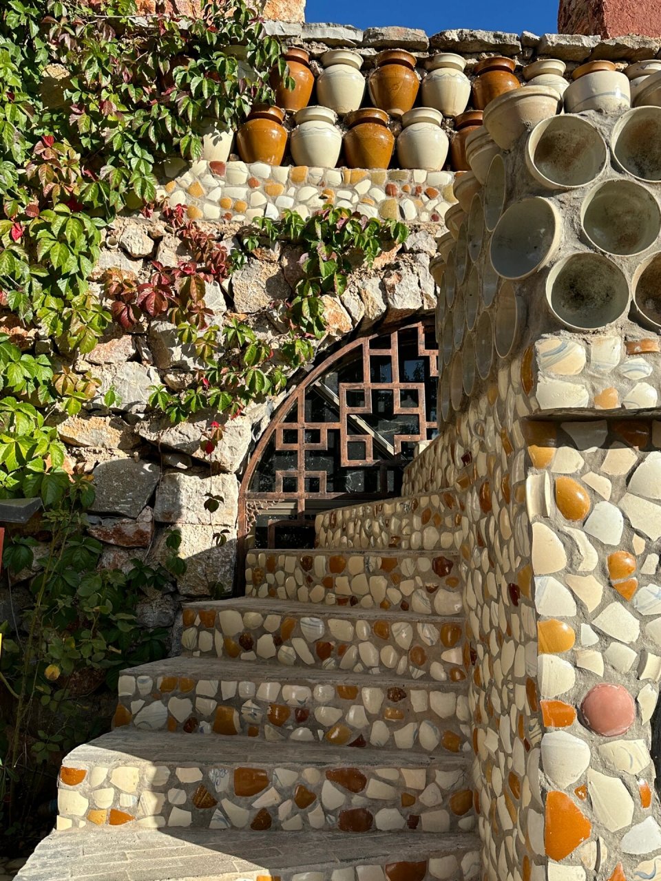 建水贝山陶庄 之前刷小红书感觉就一堆瓶瓶罐罐 到了发现陶庄这么大